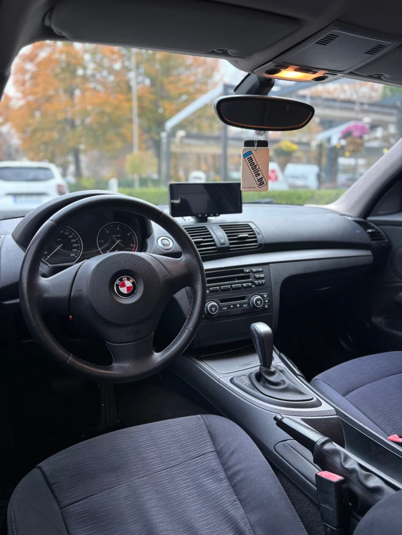 BMW 120 SHADOW LINE / AVTOMAT / CAR PLAY / KAMERA / NAVI, снимка 7 - Автомобили и джипове - 52542066