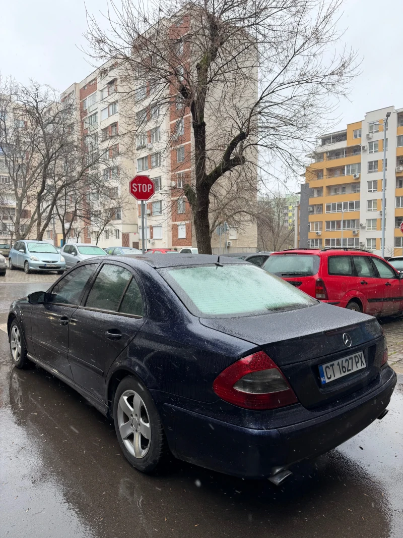 Mercedes-Benz E 220, снимка 5 - Автомобили и джипове - 53304469