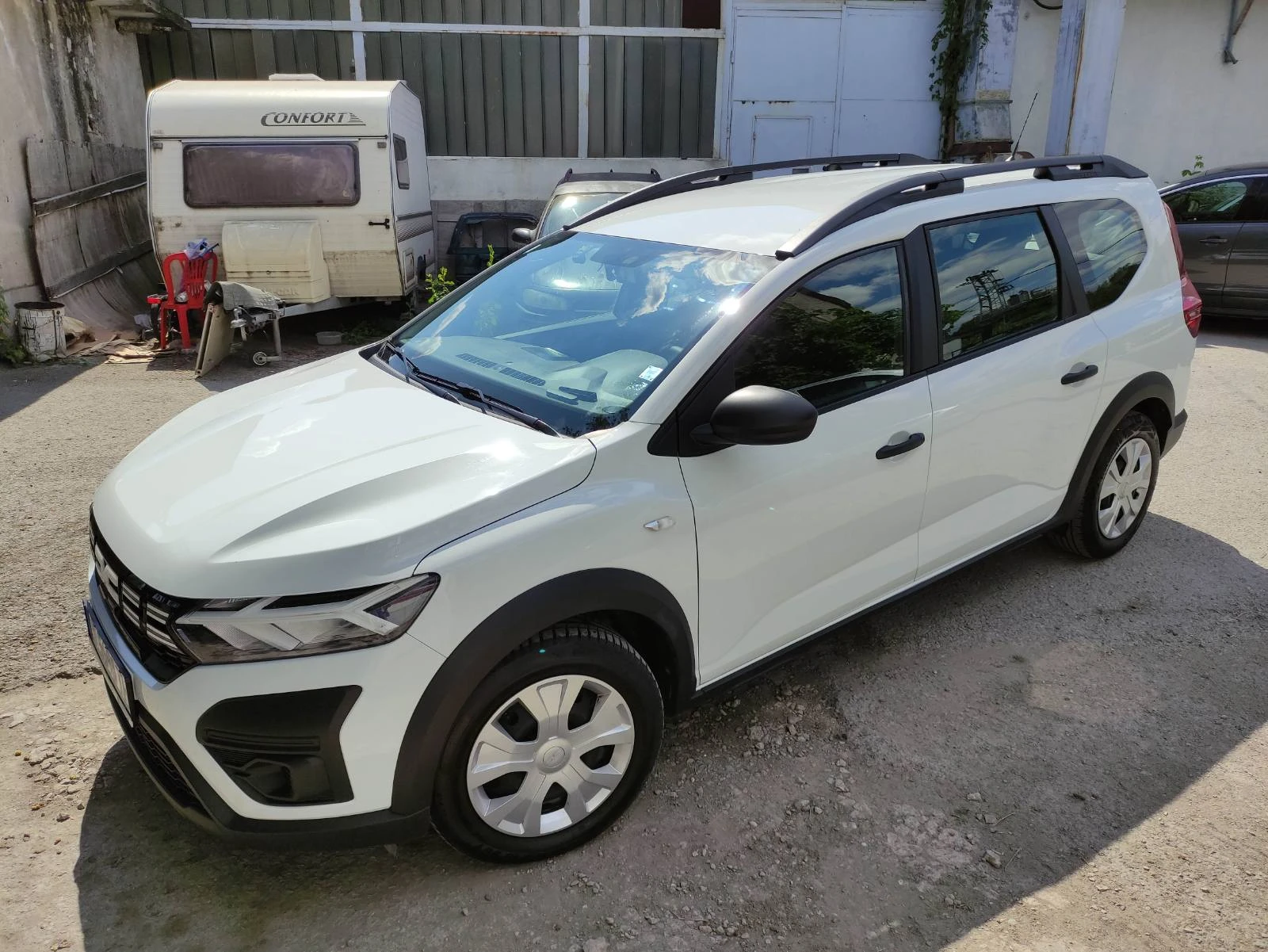 Dacia Jogger 1.0 TCe/100к.с/Газ/Бензин 7 места, гаранция 2028 - изображение 3