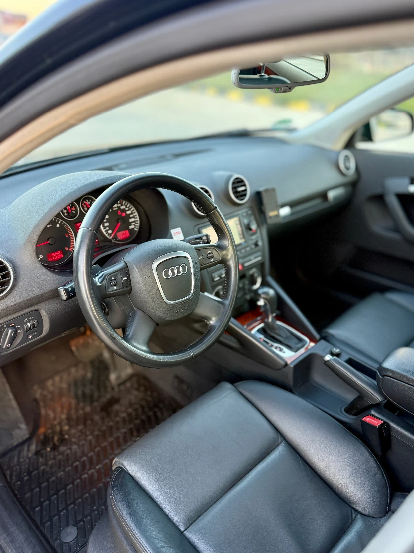 Audi A3 Sportback 2.0 TDI Pano Bi-Xenon  - изображение 7