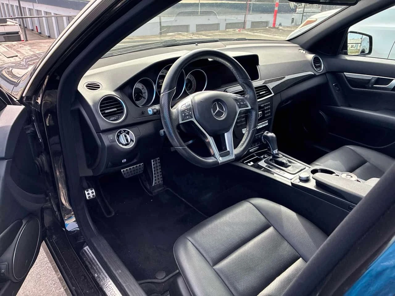 Mercedes-Benz C 300 * CARFAX * ПОДГРЕВИ * КАМЕРА * ПАМЕТ, снимка 5 - Автомобили и джипове - 54058037