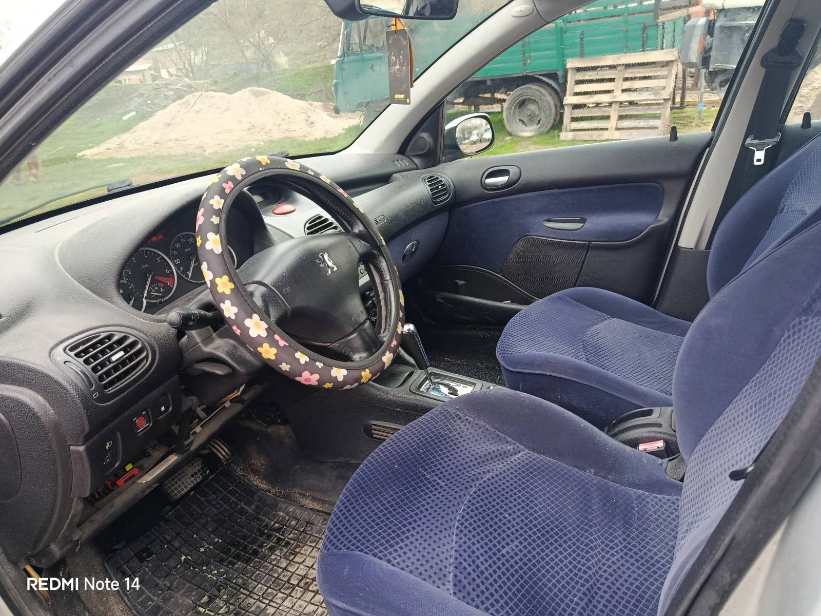 Peugeot 206 1.4i AUTOMAT, снимка 4 - Автомобили и джипове - 54215961