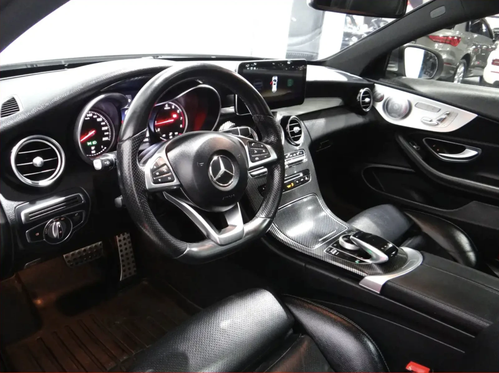 Mercedes-Benz C 300 4MATIC* CARPLAY* BURMESTER* , снимка 9 - Автомобили и джипове - 54344671