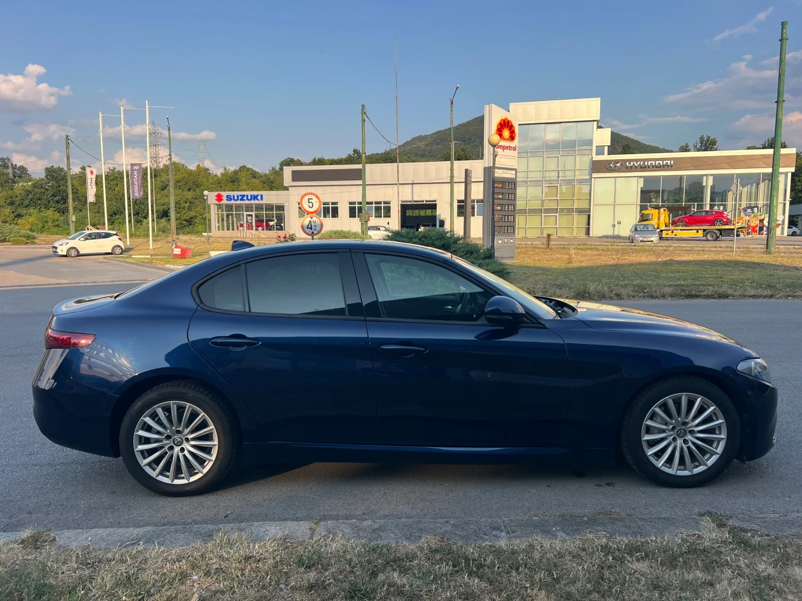 Alfa Romeo Giulia 2.2/NAVI/FULL/TOP, снимка 5 - Автомобили и джипове - 55653553