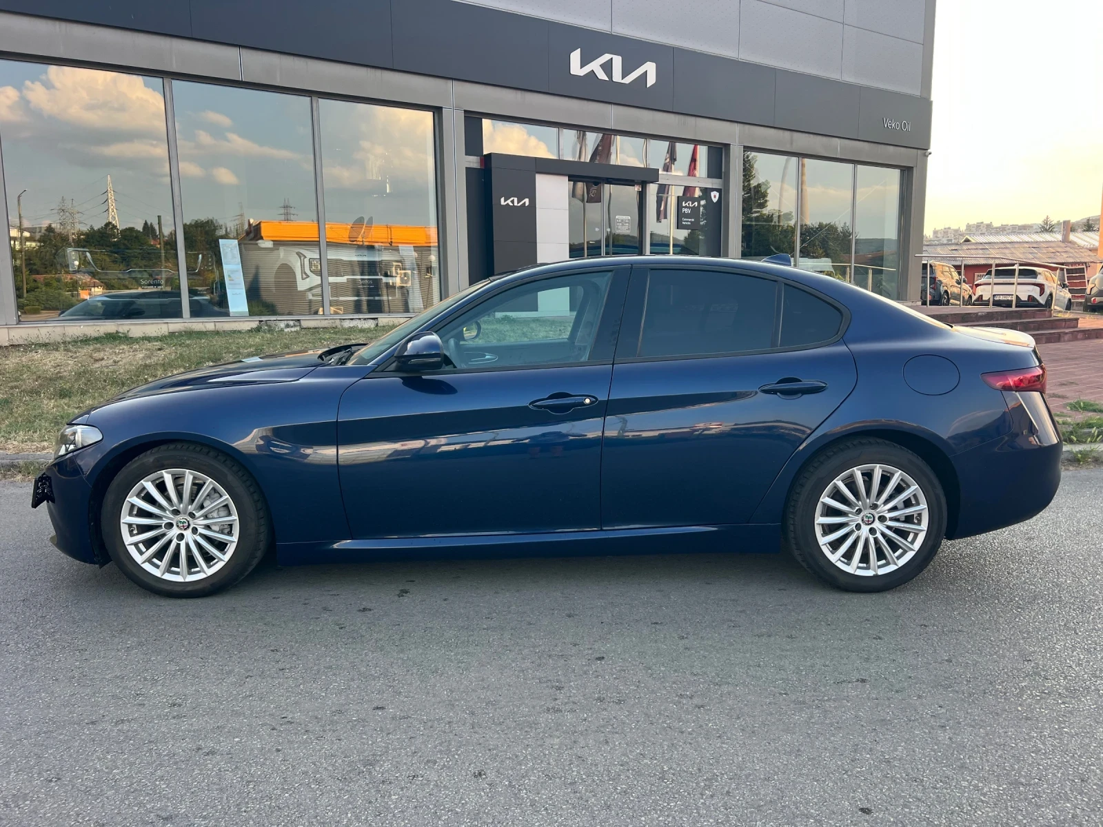 Alfa Romeo Giulia 2.2/NAVI/FULL/TOP, снимка 4 - Автомобили и джипове - 55653553