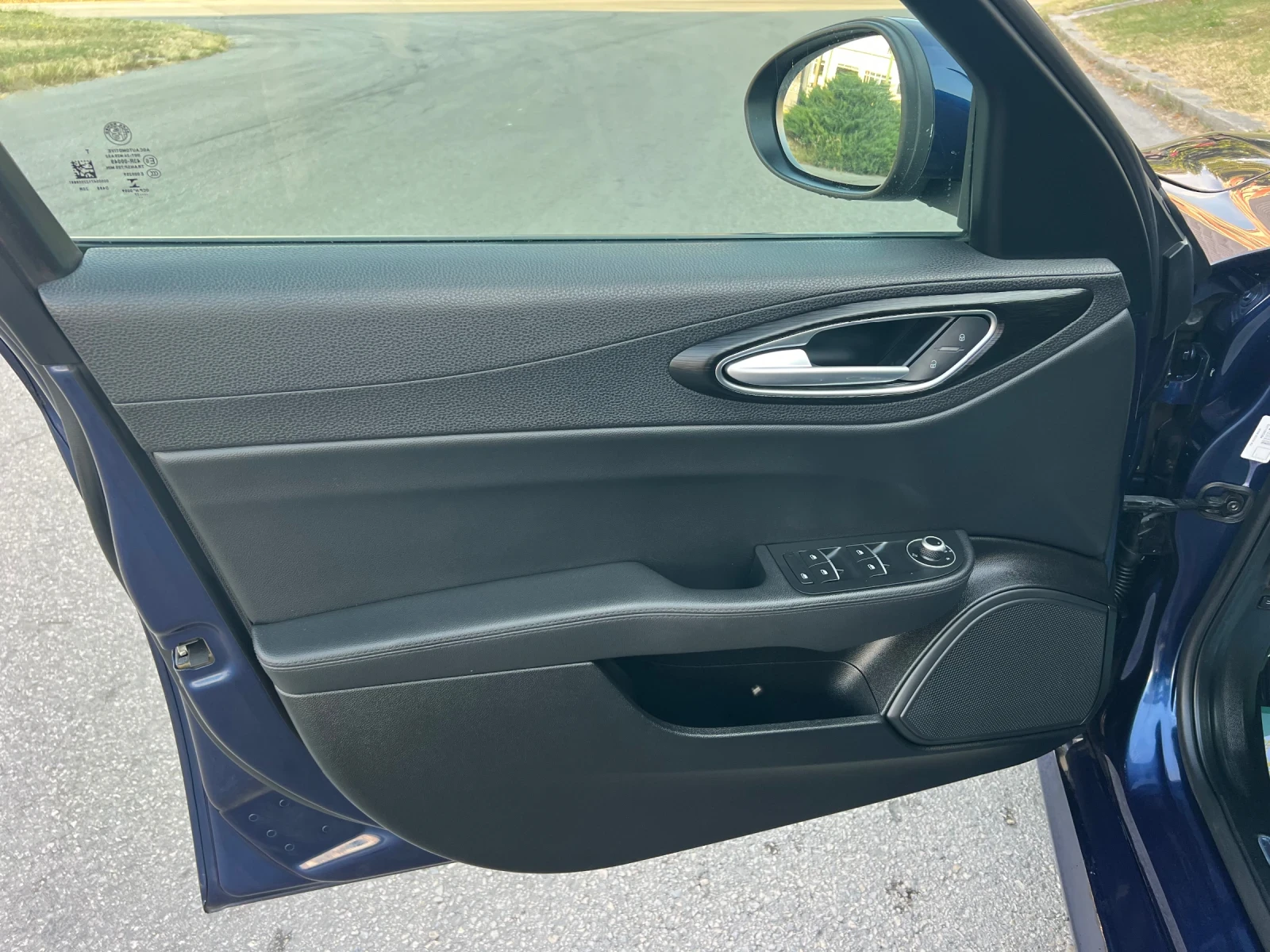 Alfa Romeo Giulia 2.2/NAVI/FULL/TOP, снимка 13 - Автомобили и джипове - 55653553