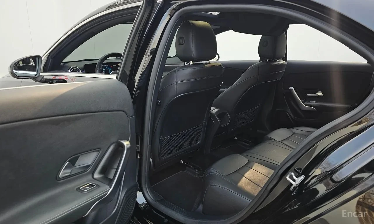 Mercedes-Benz A 250 A250 4MATIC Sedan, снимка 11 - Автомобили и джипове - 55982573