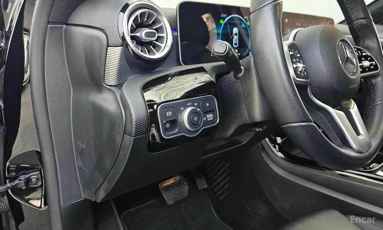 Mercedes-Benz A 250 A250 4MATIC Sedan, снимка 14 - Автомобили и джипове - 55982573