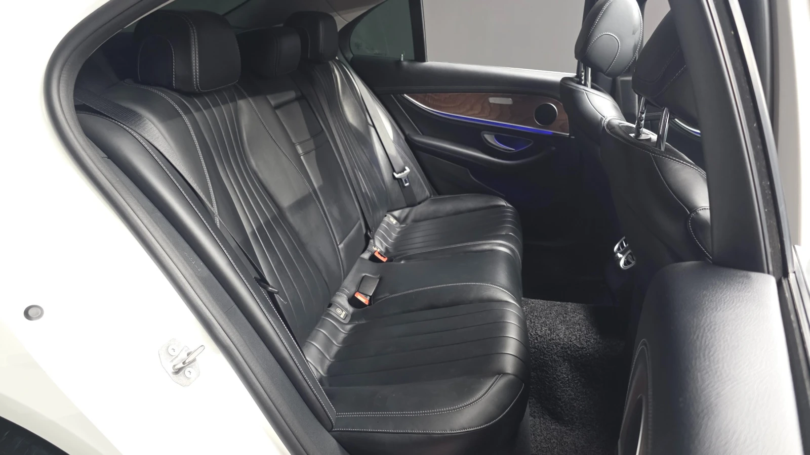 Mercedes-Benz E 300 2.0 4MATIC, Обдух., 360-CAM, снимка 9 - Автомобили и джипове - 56200550