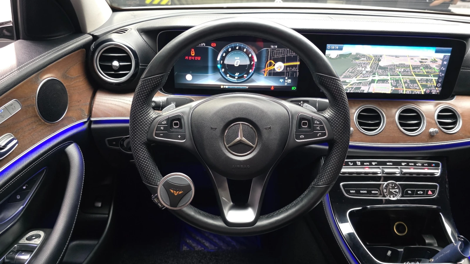 Mercedes-Benz E 300 2.0 4MATIC, Обдух., 360-CAM, снимка 10 - Автомобили и джипове - 56200550