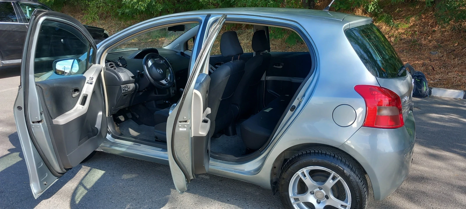 Toyota Yaris 1, 4 D4-D, снимка 6 - Автомобили и джипове - 56374816