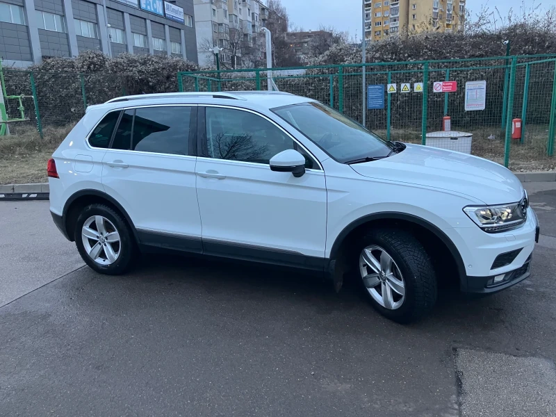 VW Tiguan, снимка 3 - Автомобили и джипове - 49108239