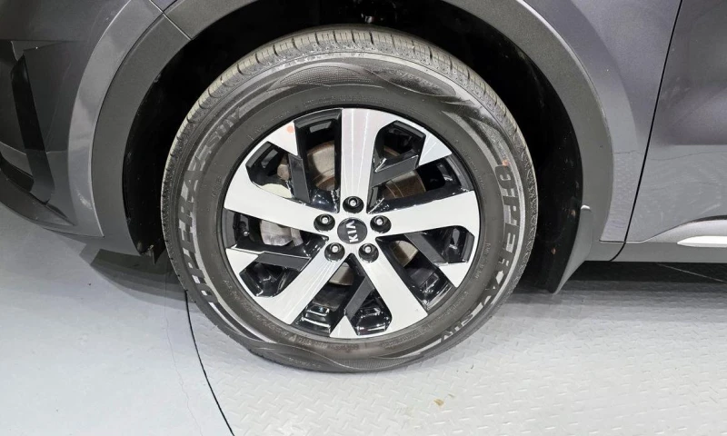 Kia Sorento Diesel 2.2 4WD * НАЙ-ДОБРА ЦЕНА В БЪЛГАРИЯ* , снимка 5 - Автомобили и джипове - 51966294