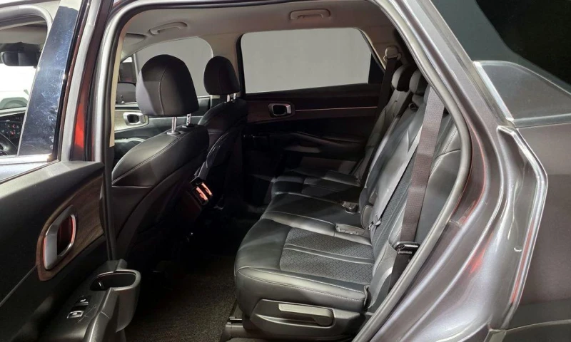 Kia Sorento Diesel 2.2 4WD * НАЙ-ДОБРА ЦЕНА В БЪЛГАРИЯ* , снимка 11 - Автомобили и джипове - 51966294