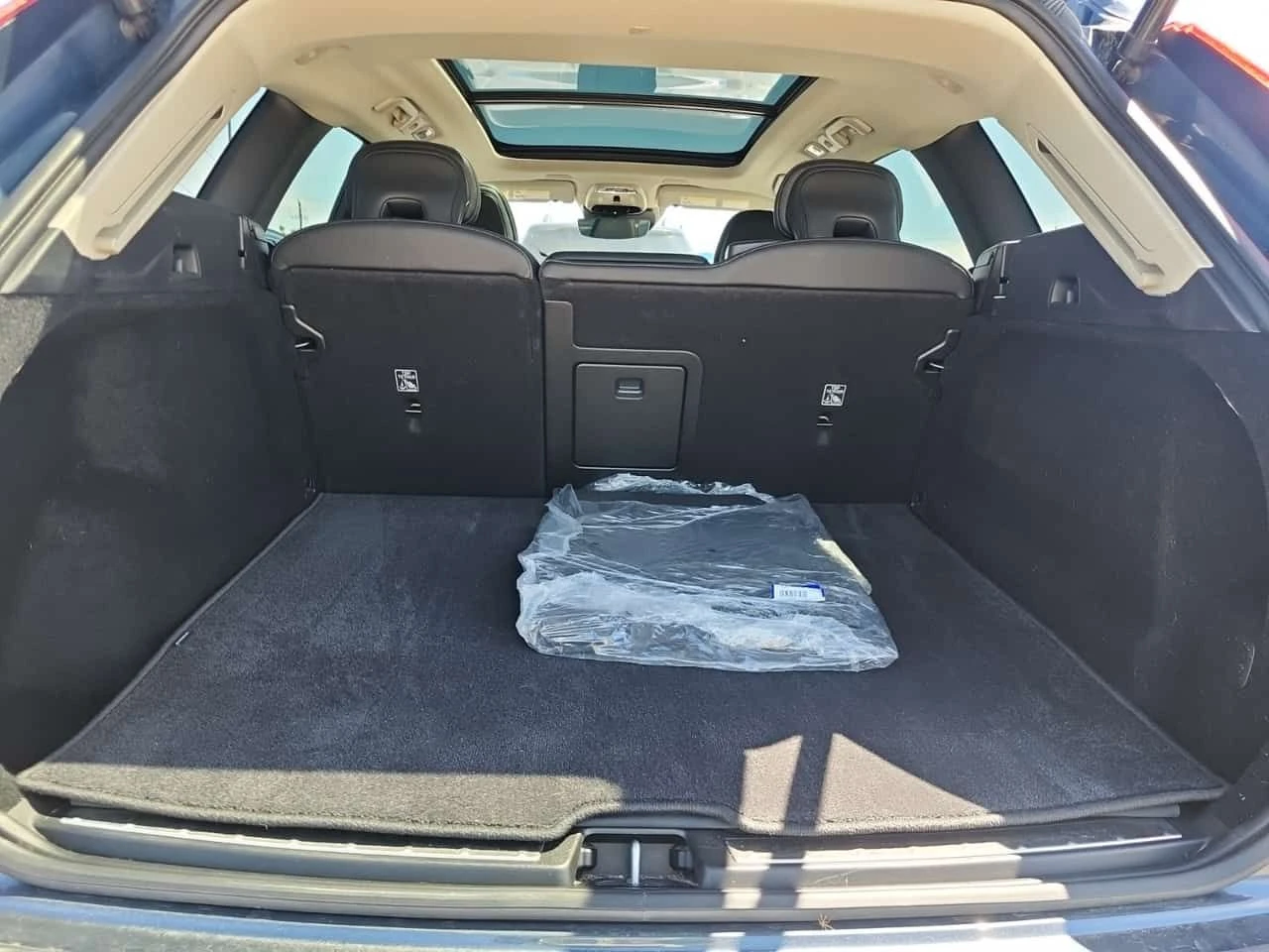 Volvo XC60 * T5 Awd Momentum * CARFAX * АВТОКРЕДИТ * , снимка 14 - Автомобили и джипове - 54836226