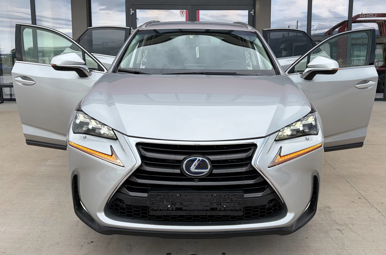 Lexus NX 300h 2.5h 4x4