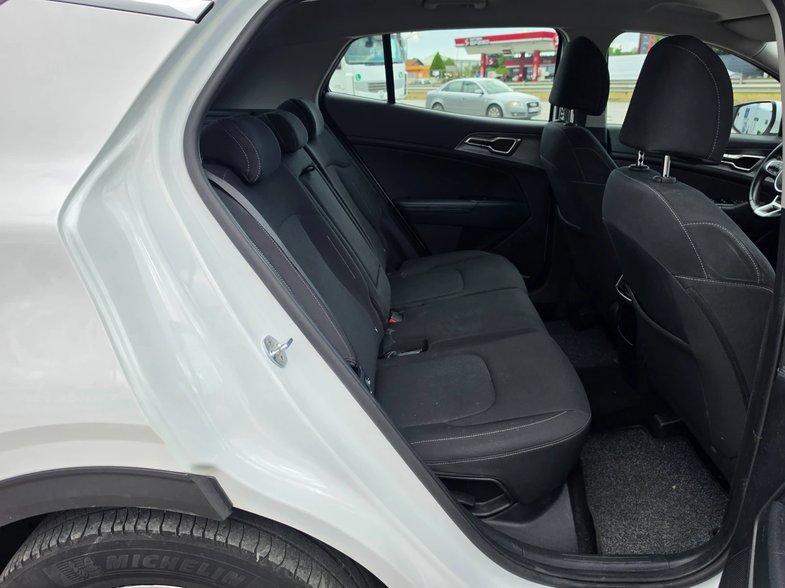 Kia Sportage 1.6 TGDi MHEV , снимка 12 - Автомобили и джипове - 55446417