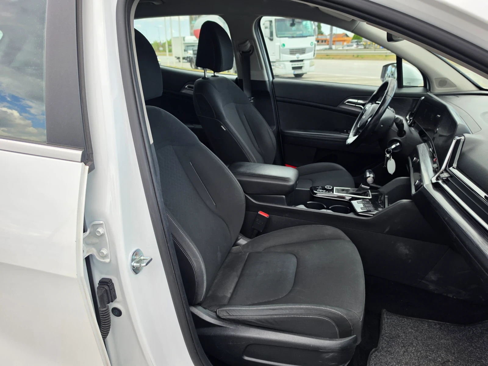 Kia Sportage 1.6 TGDi MHEV , снимка 13 - Автомобили и джипове - 55446417