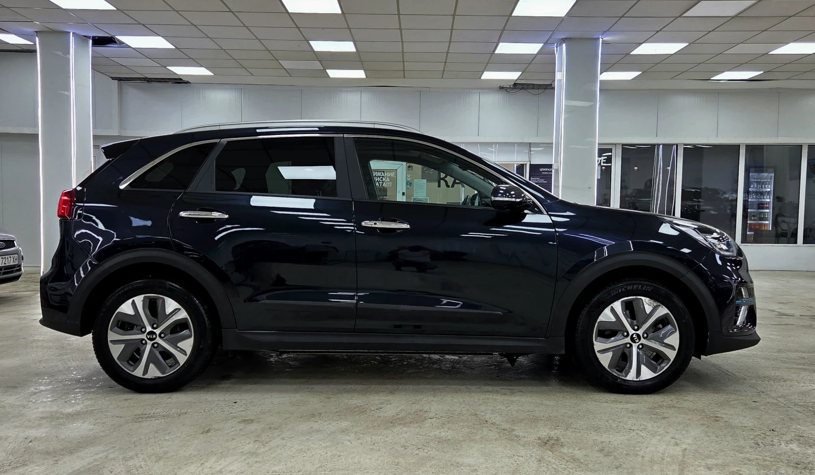 Kia Niro 2022/СЕРВИЗНА КНИЖКА/В ГАРАНЦИЯ, снимка 2 - Автомобили и джипове - 55450023
