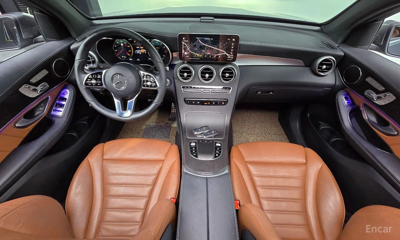 Mercedes-Benz GLC 300 COUPE* AMG* LINE* ДИСТРОНИК* ХЕДЪП* LANE* ASSIST* , снимка 7 - Автомобили и джипове - 55696317