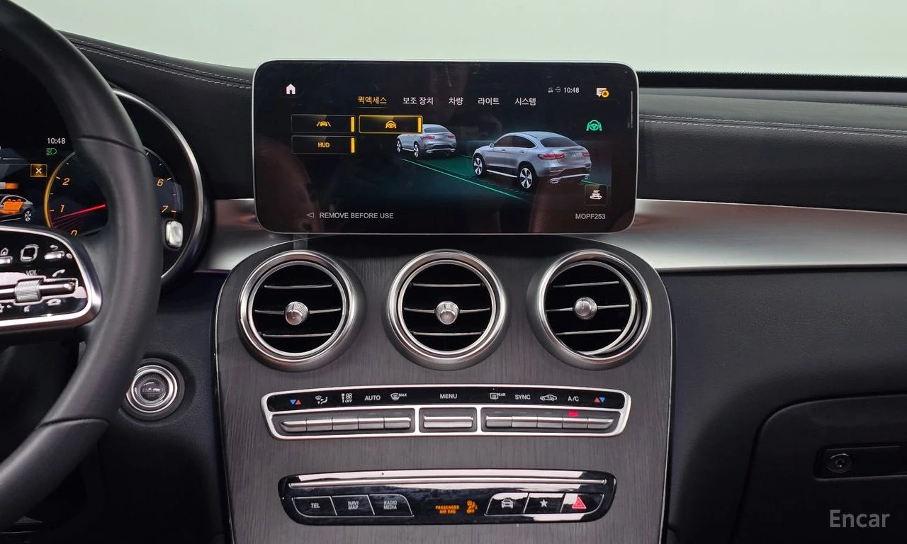 Mercedes-Benz GLC 300 COUPE* AMG* LINE* ДИСТРОНИК* ХЕДЪП* LANE* ASSIST* , снимка 9 - Автомобили и джипове - 55696317