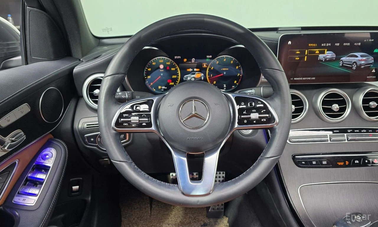 Mercedes-Benz GLC 300 COUPE* AMG* LINE* ДИСТРОНИК* ХЕДЪП* LANE* ASSIST* , снимка 8 - Автомобили и джипове - 55696317