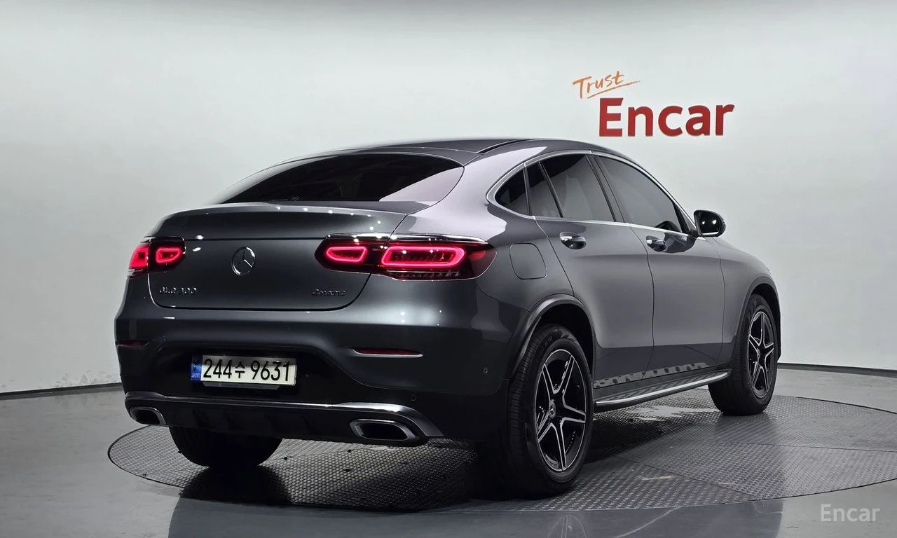 Mercedes-Benz GLC 300 COUPE* AMG* LINE* ДИСТРОНИК* ХЕДЪП* LANE* ASSIST* , снимка 2 - Автомобили и джипове - 55696317