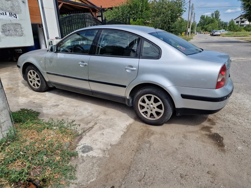 VW Passat 6 ск., снимка 2 - Автомобили и джипове - 47468706