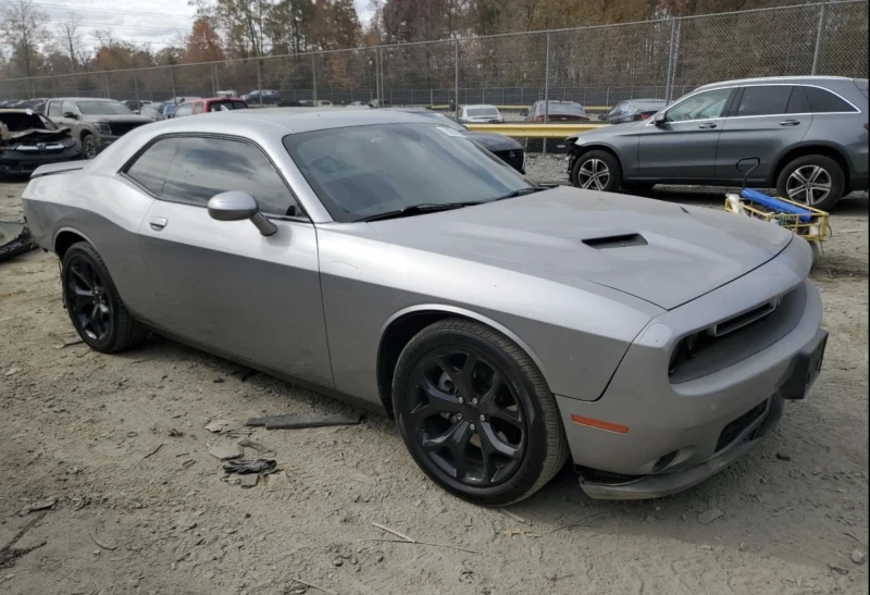 Dodge Challenger, снимка 1 - Автомобили и джипове - 48321447