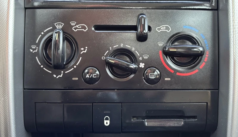 Peugeot 207, снимка 12 - Автомобили и джипове - 51765359