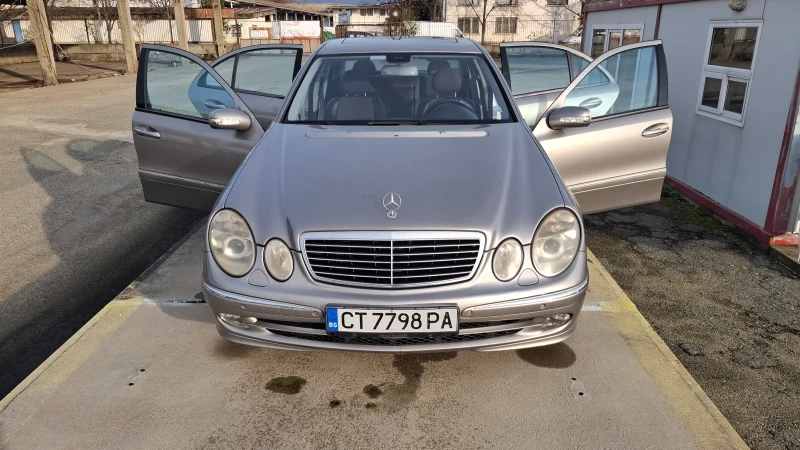 Mercedes-Benz E 220, снимка 8 - Автомобили и джипове - 52632213