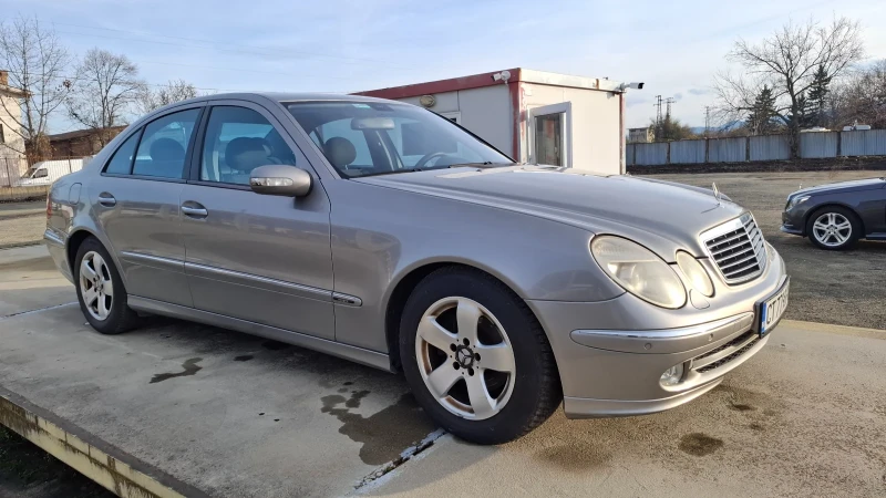Mercedes-Benz E 220, снимка 2 - Автомобили и джипове - 52632213