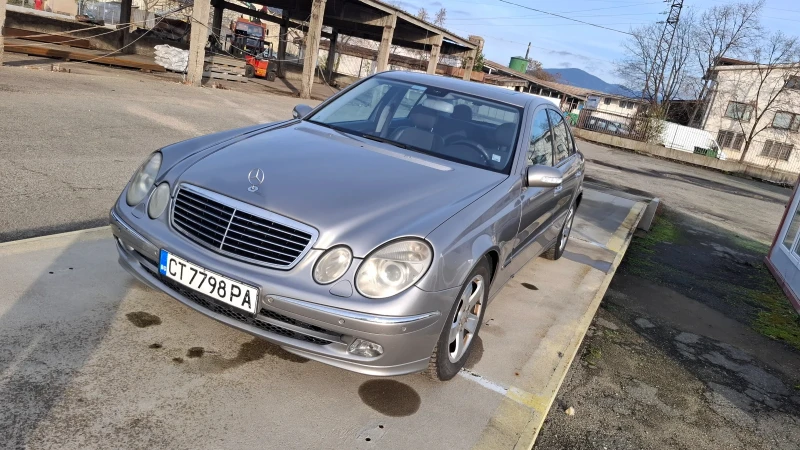 Mercedes-Benz E 220, снимка 5 - Автомобили и джипове - 52632213