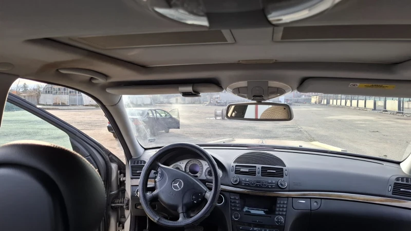 Mercedes-Benz E 220, снимка 15 - Автомобили и джипове - 52632213