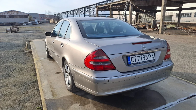Mercedes-Benz E 220, снимка 3 - Автомобили и джипове - 52632213