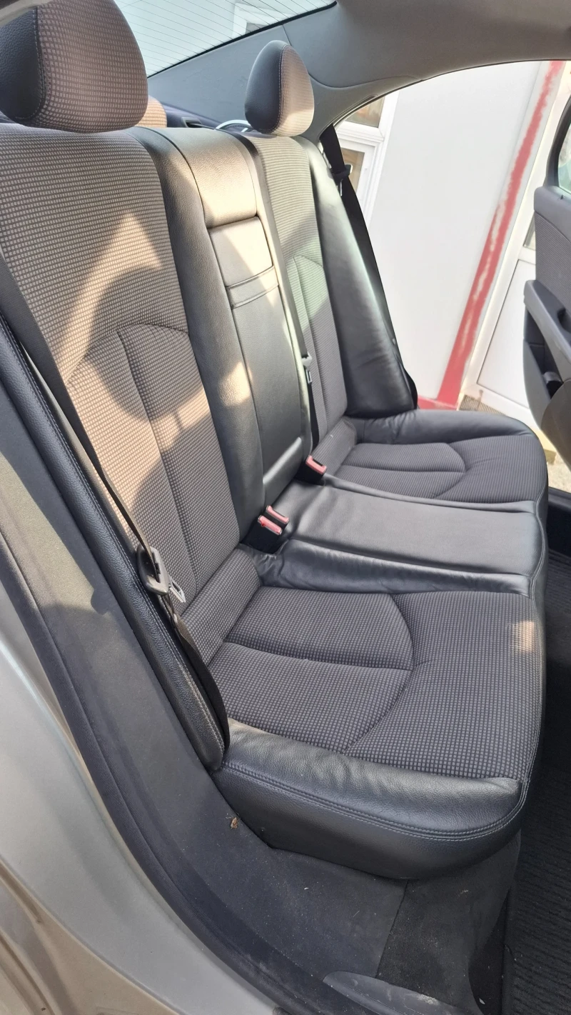 Mercedes-Benz E 220, снимка 13 - Автомобили и джипове - 52632213