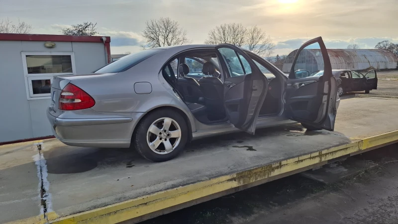 Mercedes-Benz E 220, снимка 7 - Автомобили и джипове - 52632213