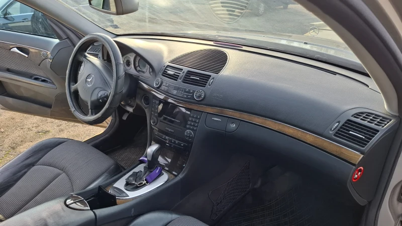 Mercedes-Benz E 220, снимка 12 - Автомобили и джипове - 52632213