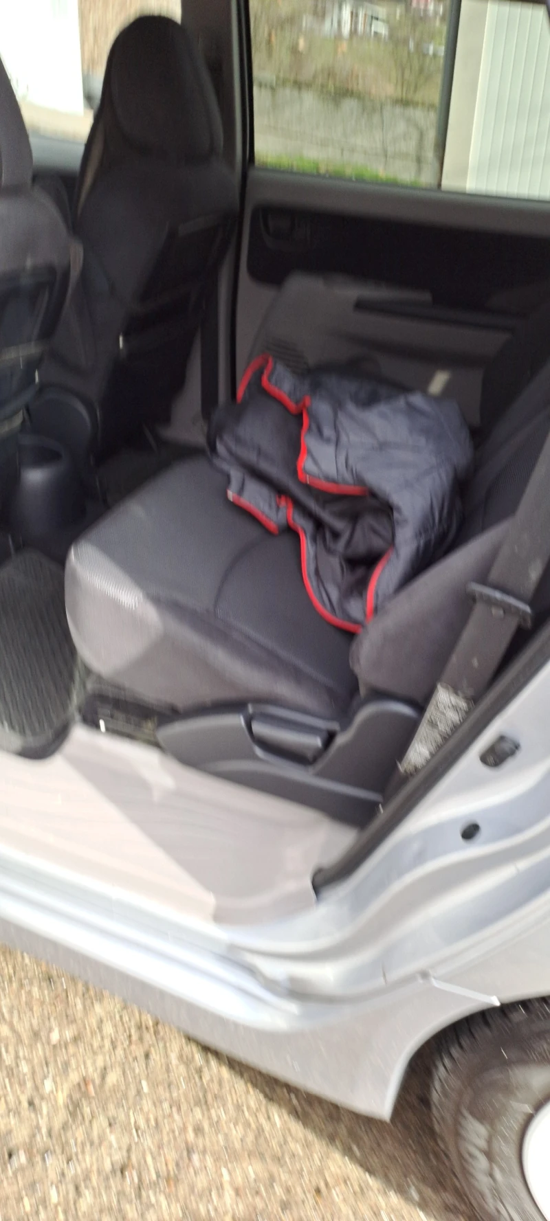 Mitsubishi Grandis, снимка 13 - Автомобили и джипове - 53020920