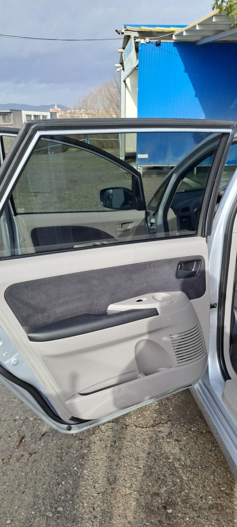 Mitsubishi Grandis, снимка 16 - Автомобили и джипове - 53020920