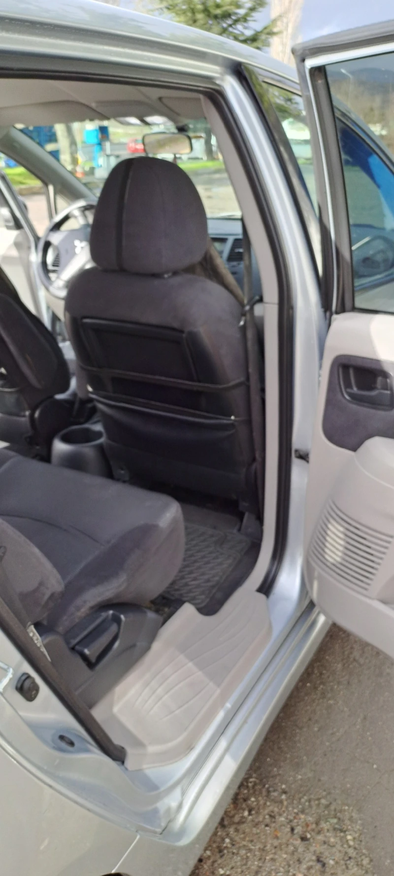 Mitsubishi Grandis, снимка 11 - Автомобили и джипове - 53020920