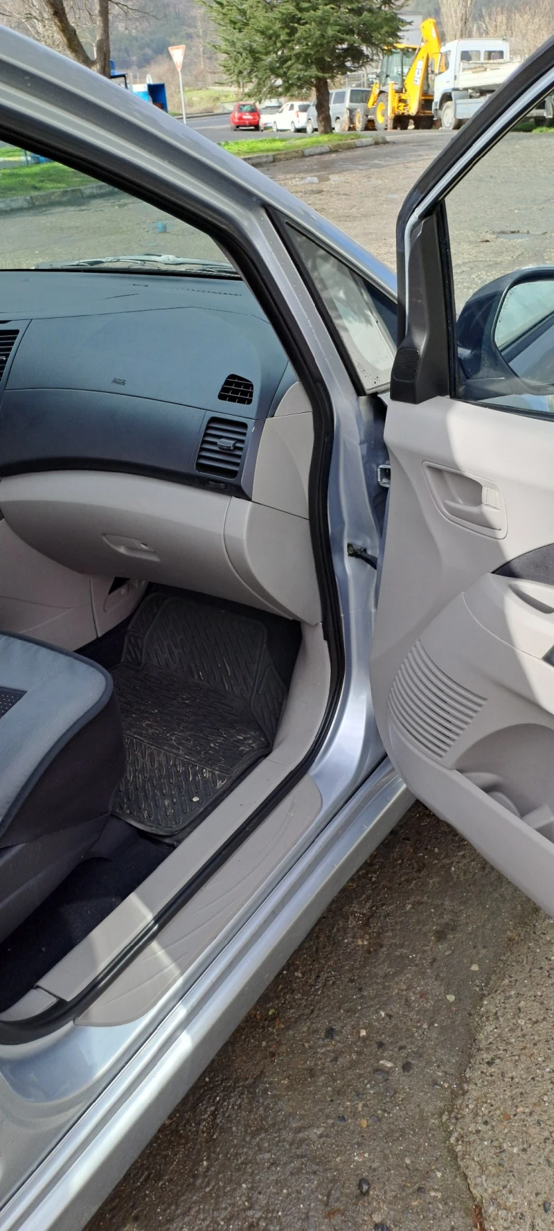 Mitsubishi Grandis, снимка 7 - Автомобили и джипове - 53020920