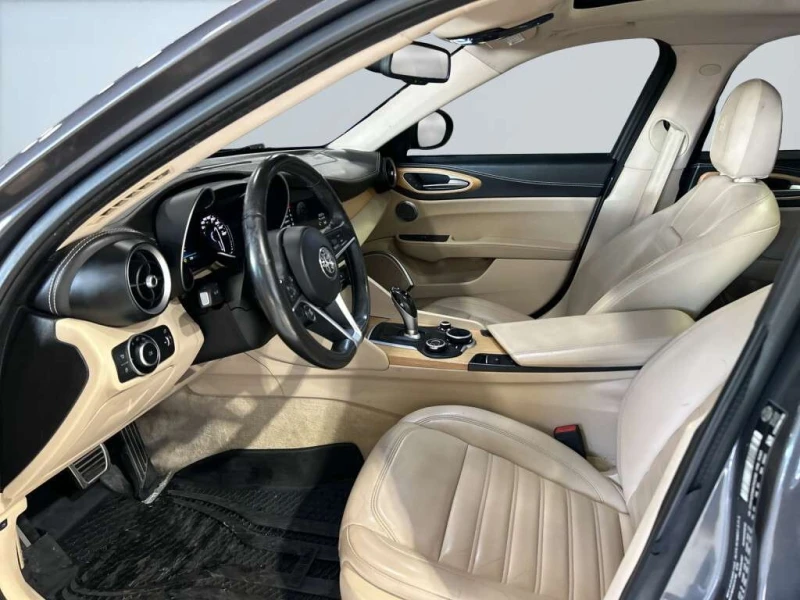 Alfa Romeo Giulia * Ti Q4 * CARFAX * ЦЕНА ДО БГ, снимка 8 - Автомобили и джипове - 53342033