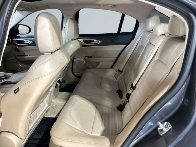 Alfa Romeo Giulia * Ti Q4 * CARFAX * ЦЕНА ДО БГ, снимка 14 - Автомобили и джипове - 53342033
