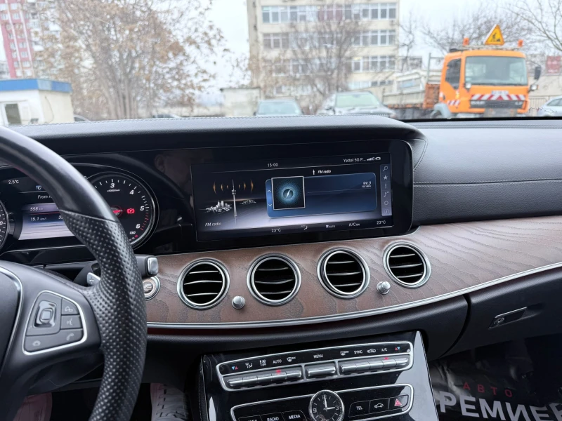 Mercedes-Benz E 220 4MATIC-EXCLUSIVE, снимка 11 - Автомобили и джипове - 53429662