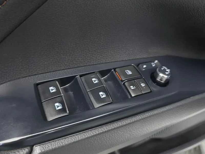 Toyota Camry (Xv70) 2.5, снимка 11 - Автомобили и джипове - 56161733