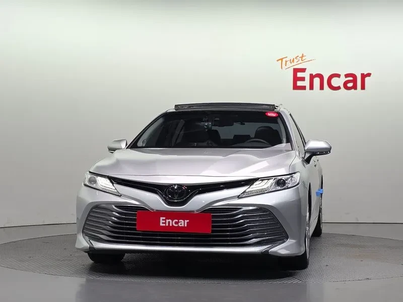 Toyota Camry (Xv70) 2.5, снимка 3 - Автомобили и джипове - 56161733