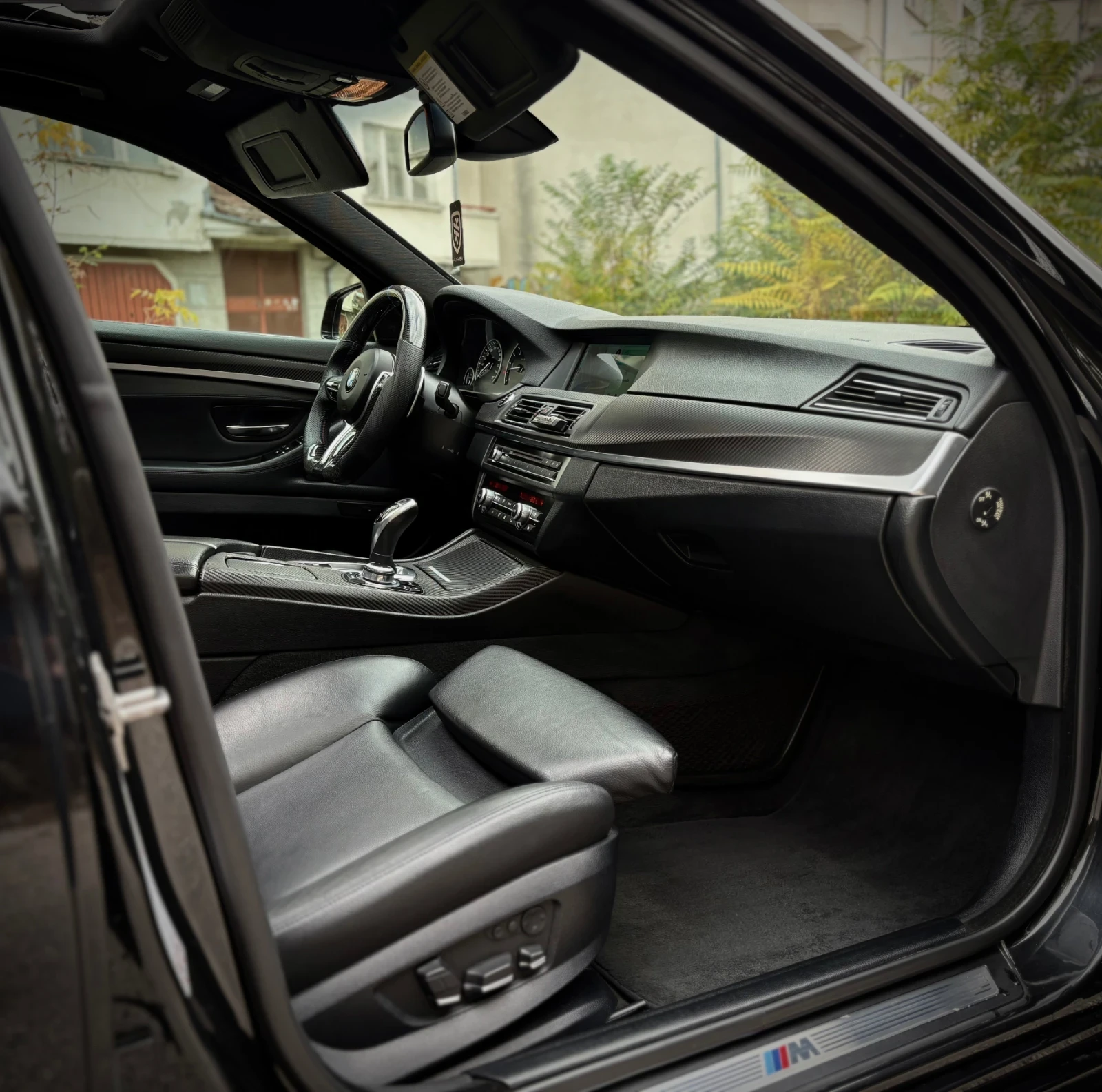 BMW 535 * M-PACK * SOFT-CLOSE * HEAD-UP * PANORAMA *  - изображение 7