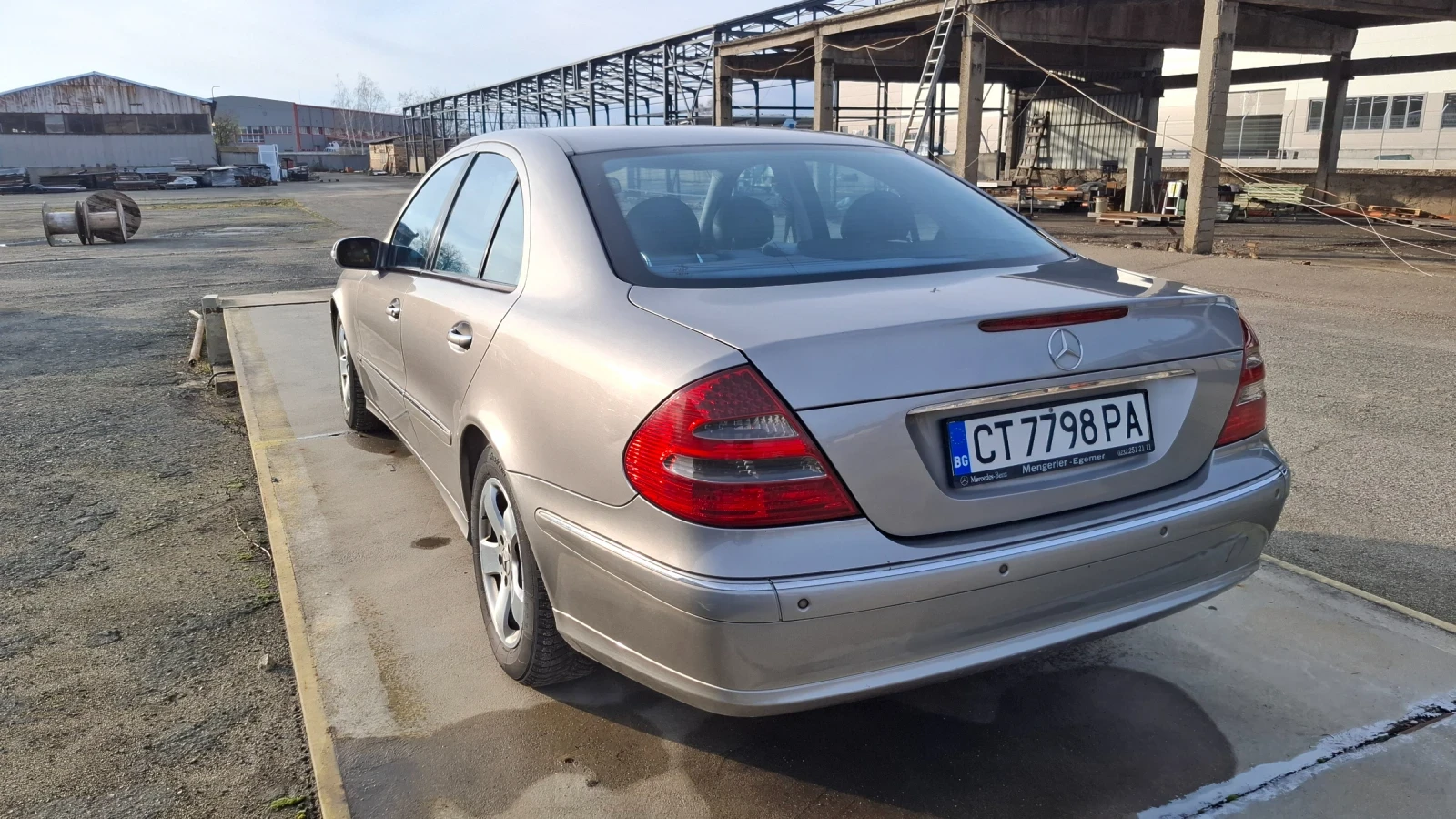 Mercedes-Benz E 220  - изображение 3