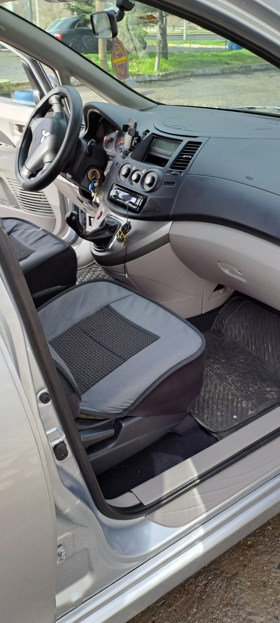 Mitsubishi Grandis  - изображение 4